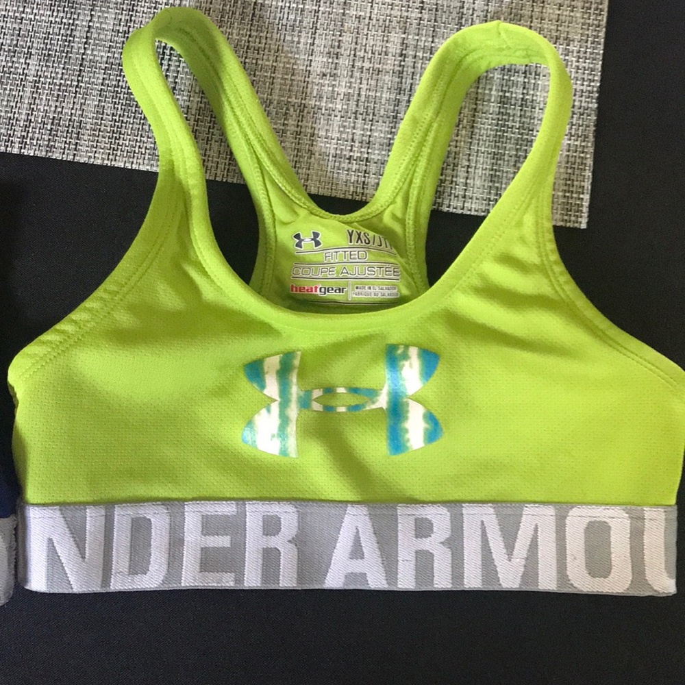 Under Armour fitted Cpupe Ajustee sports bra girls